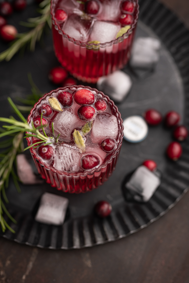 Cranberry Fizz Cocktail Rezept mit Gin oder alkoholfrei trickytine