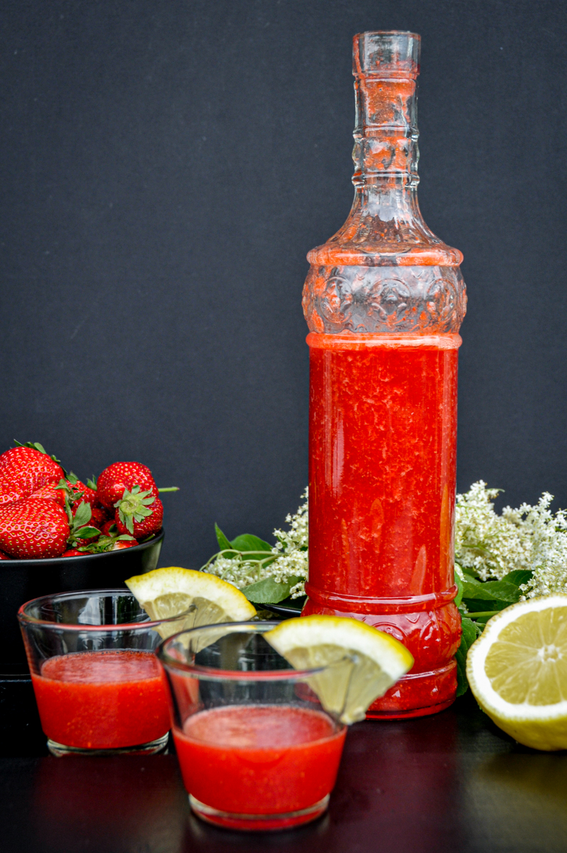 Erdbeerlimes Wodka Holunderblütensirup Rezept trickytine