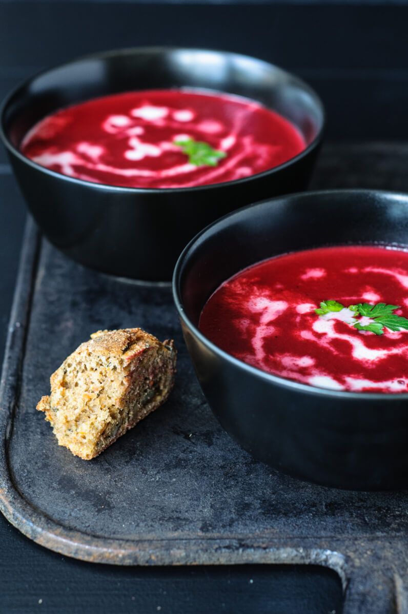 aus dem thermomix: vegane rote beete suppe und dinkelvollkornbrötchen ...