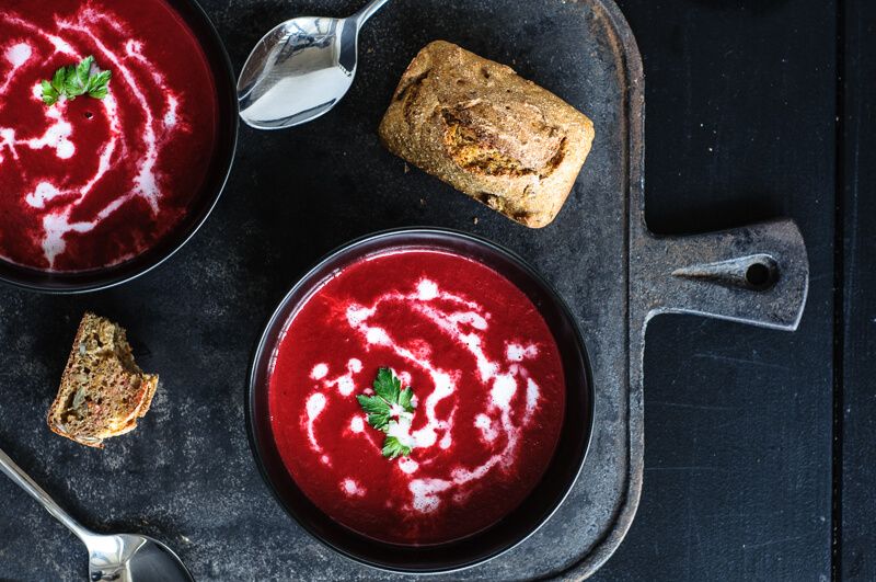 Vegane Rote Beete Suppe Dinkelvollkornbrötchen trickytine