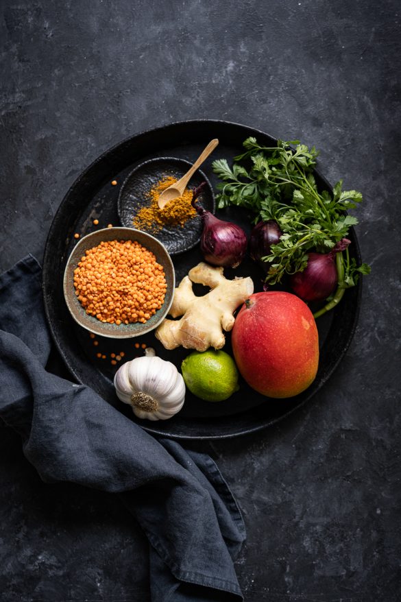 Leckeres rotes Linsen-Curry mit Mango und Kokosmilch - cremig, vegan ...