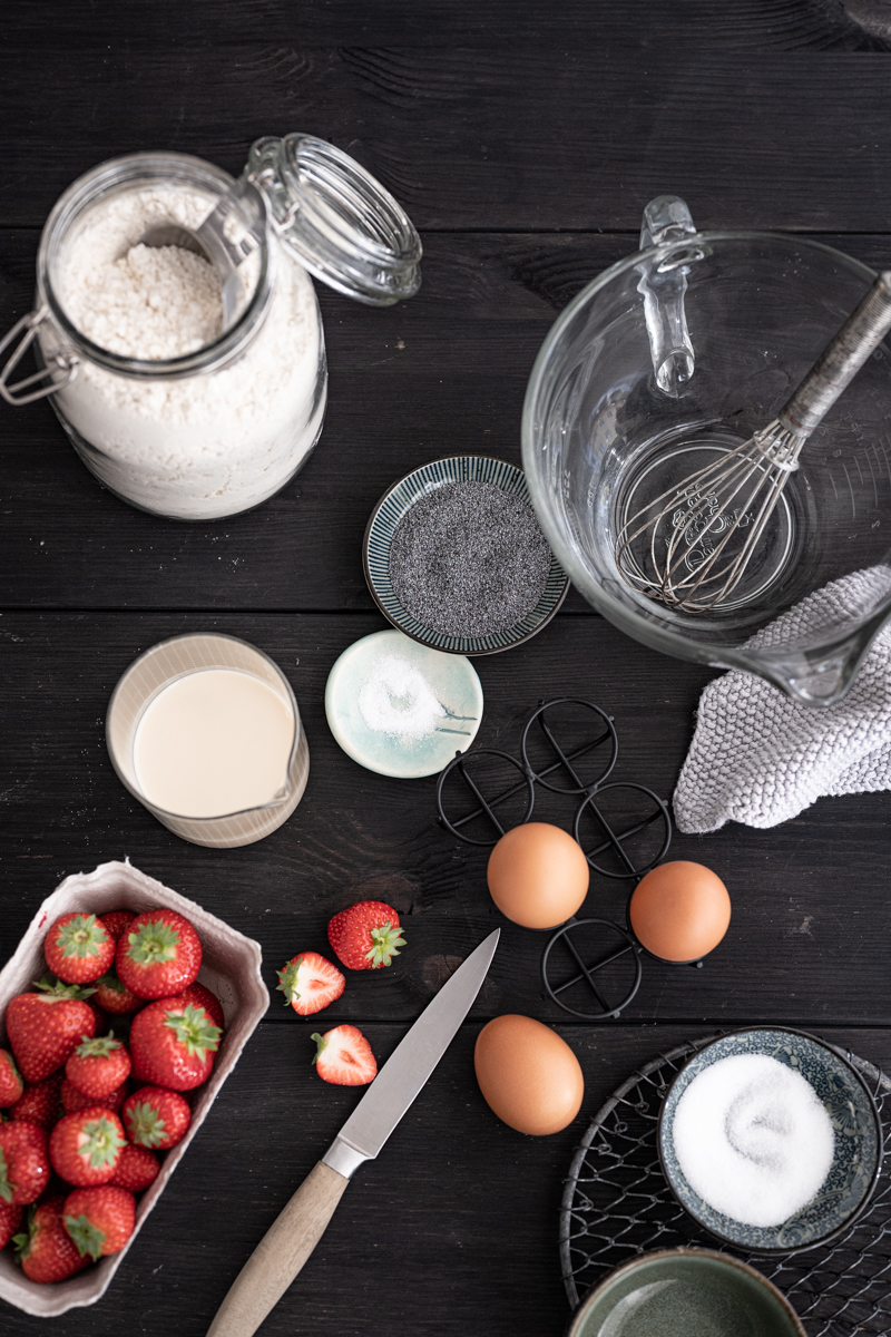 Ofenpfannkuchen Rezept mit Mohn und Erdbeeren trickytine