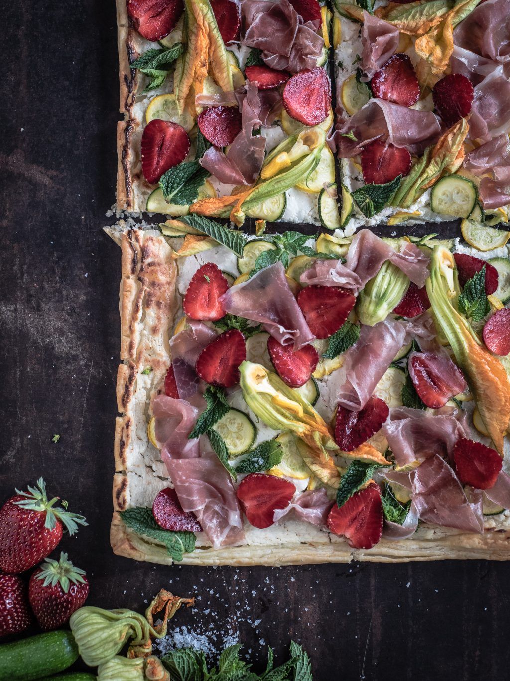 10 leichte Sommergerichte Erdbeer Flammkuchen trickytine