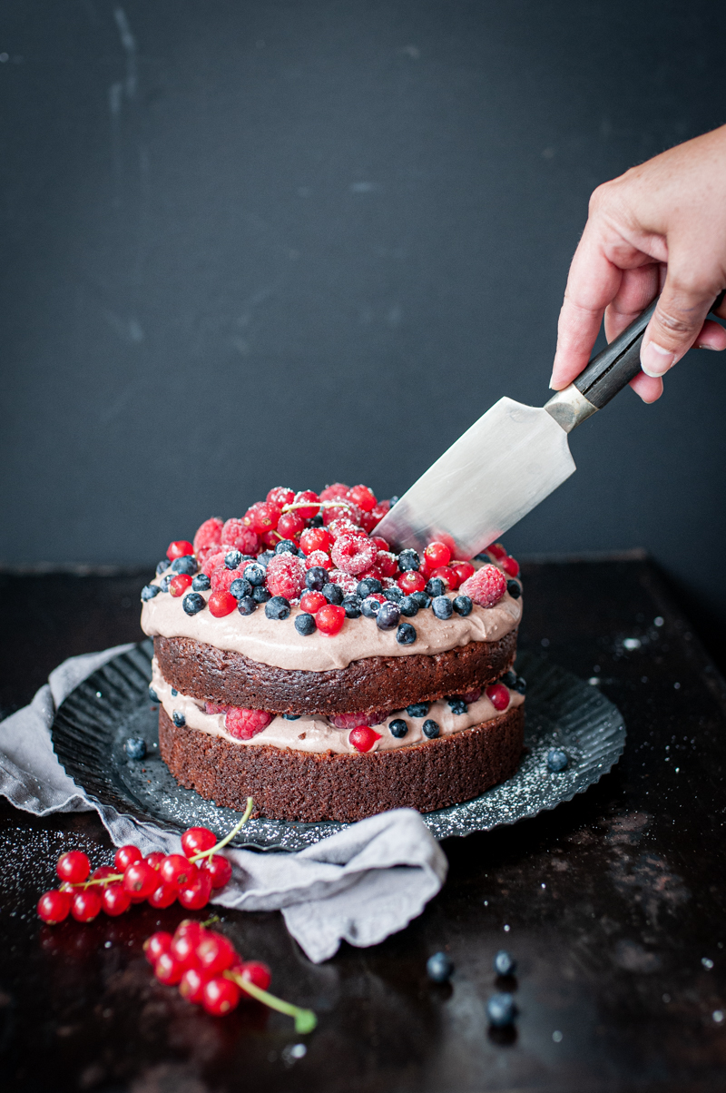 Schnelle Sommerkuchen-Rezepte Brownie Torte mit Beeren