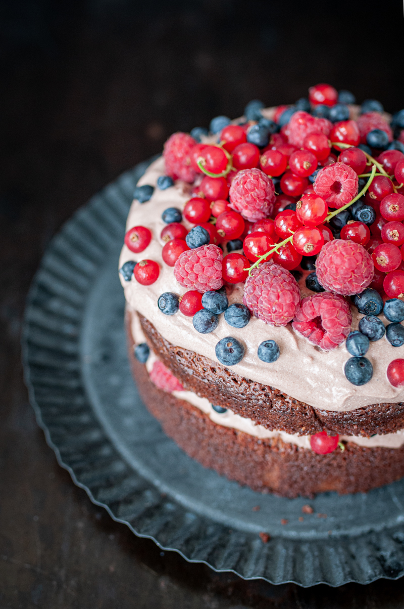 Schnelle Sommerkuchen-Rezepte Brownie Torte mit Beeren