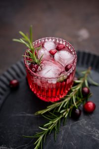 Cranberry Fizz Cocktail Rezept mit Gin oder alkoholfrei trickytine
