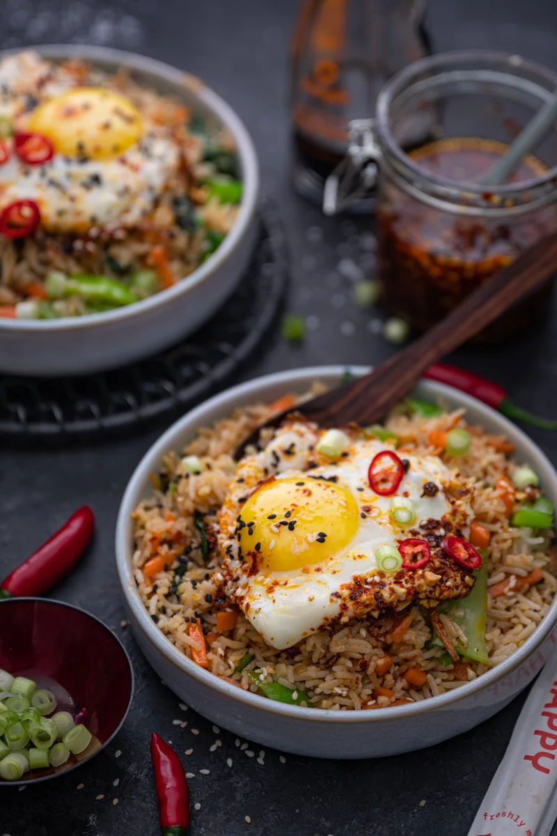 10 schnelle Asia Gerichte Gebratener Reis mit Ei und Gemüse