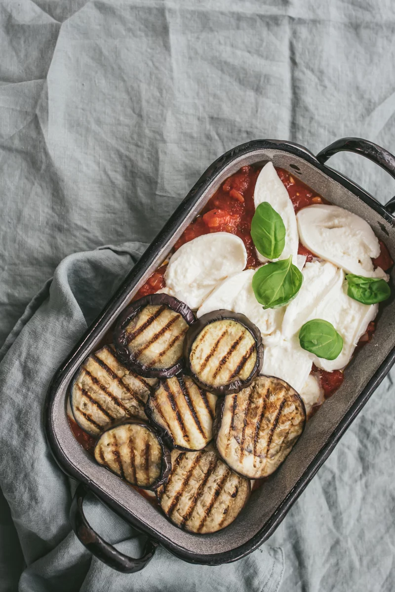 10 Rezepte mit Mozzarella und Burrata Parmigiana di Melanzane trickytine