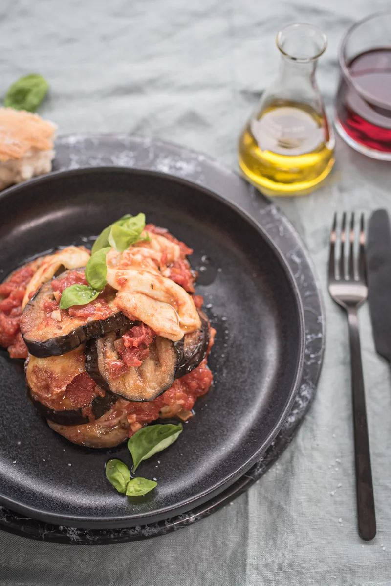 10 Rezepte mit Mozzarella und Burrata Parmigiana di Melanzane trickytine