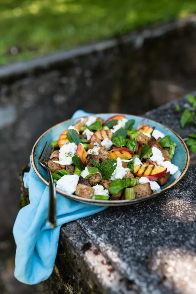 10 Rezepte mit Mozzarella und Burrata Sommer-Panzanella trickytine